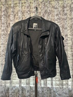Men's Black Leather Bomber Jacket - Classic Zip Front